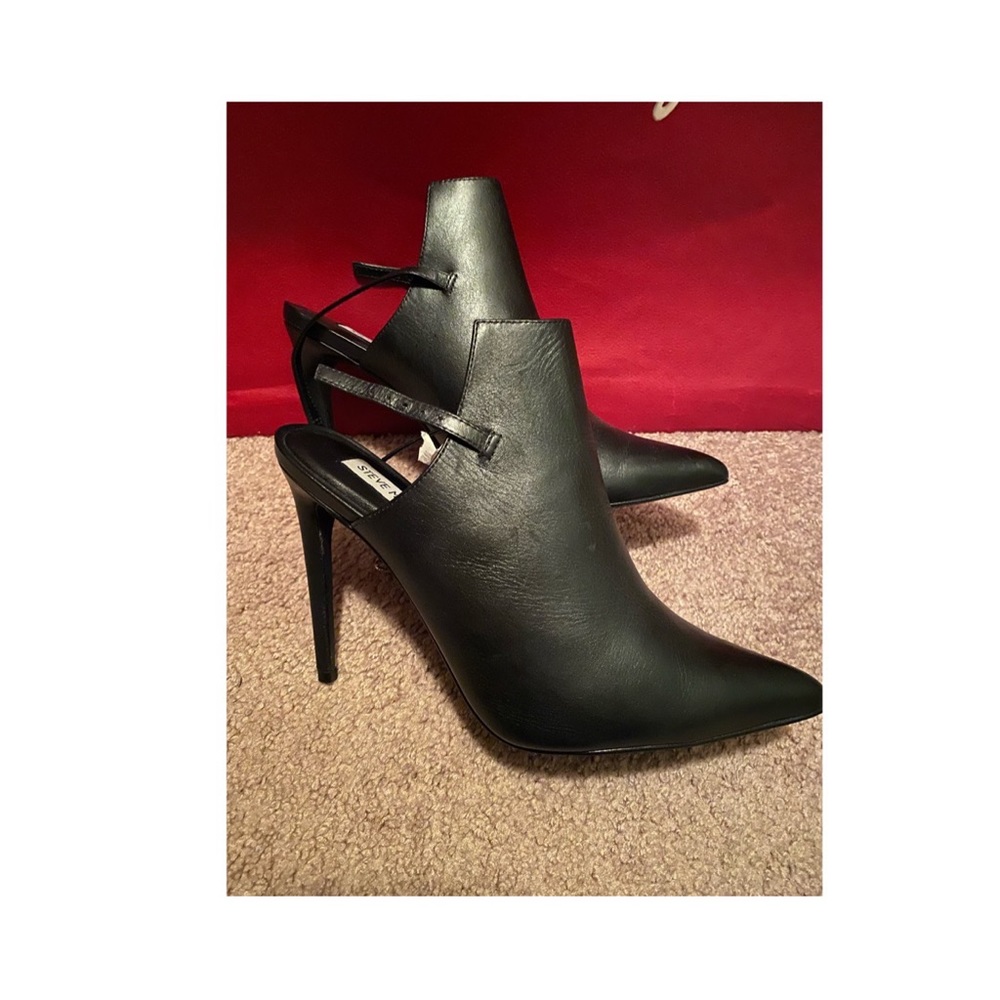 ❤️ STEVE MADDEN! Black Leather Booties! ❤️